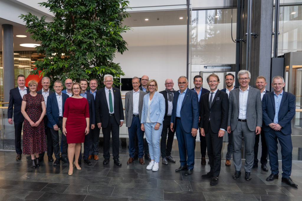 Ministerpräsident Winfried Kretschmann: „Gründerszene ist Frischzellenkur für unsere Wirtschaft / Gründermotor als wichtige Schnittstelle zwischen Hochschulen und Wirtschaft“ Gründermotor und Vector Informatik laden Akteure zu exklusivem CXO-Dinner ein