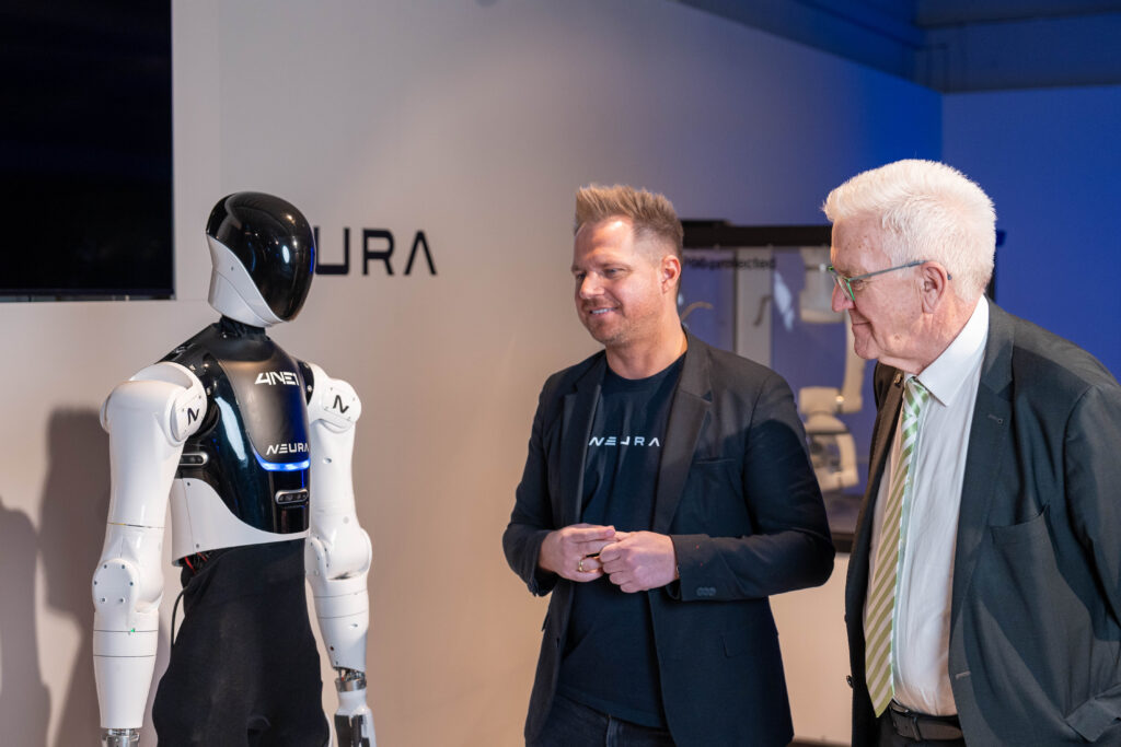 NEURA Robotics präsentiert Forschungs- und Produktionsstätten bei Besuch von Ministerpräsidenten Winfried Kretschmann