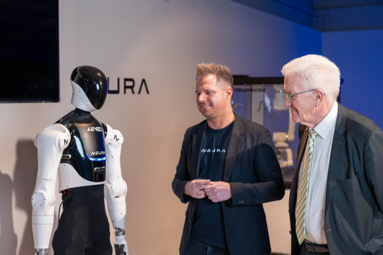NEURA Robotics präsentiert Forschungs- und Produktionsstätten bei Besuch von Ministerpräsidenten Winfried Kretschmann